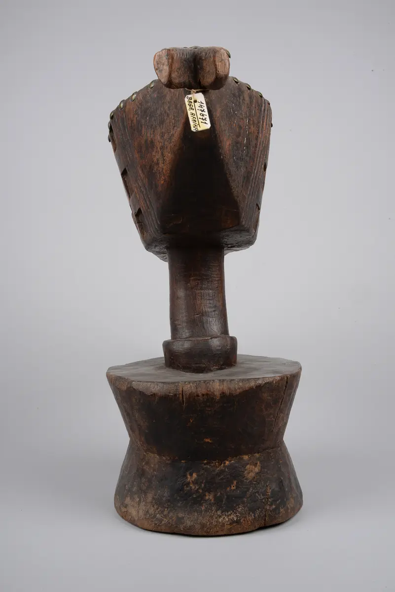Figur eines Vogelkopfes