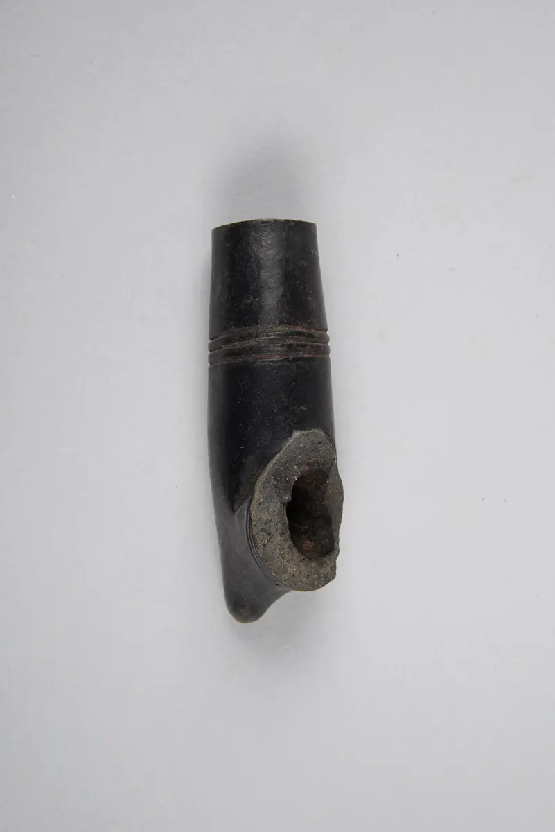 Tobacco Pipe Head (damaged)