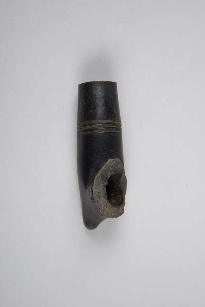 Tobacco Pipe Head (damaged)