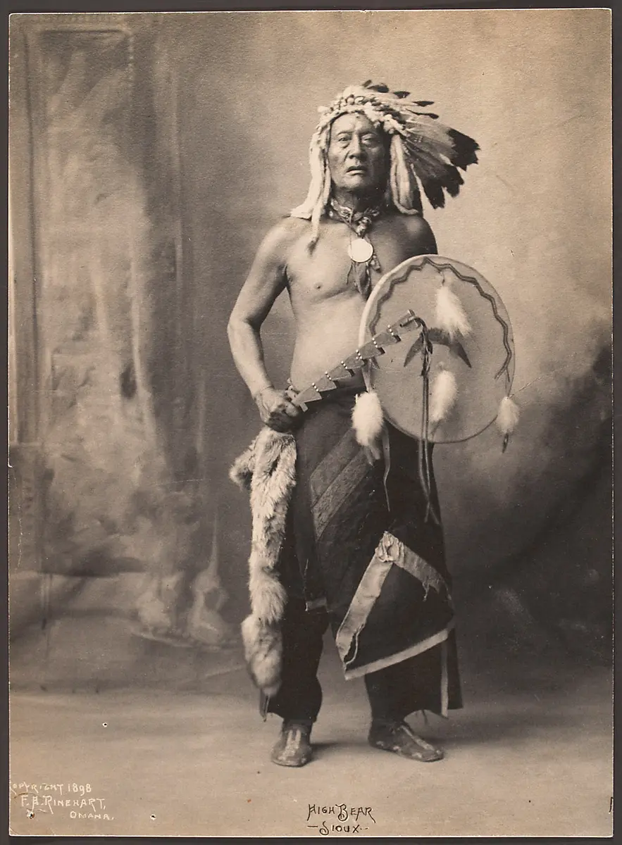 Studioaufnahme von Chief High Bear