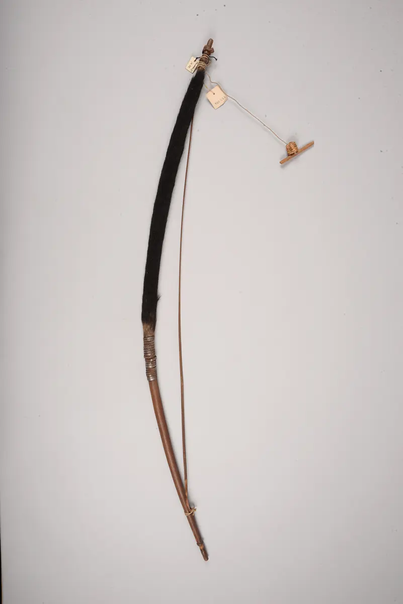 Bow (with 16 Arrows 133.115 1-16)