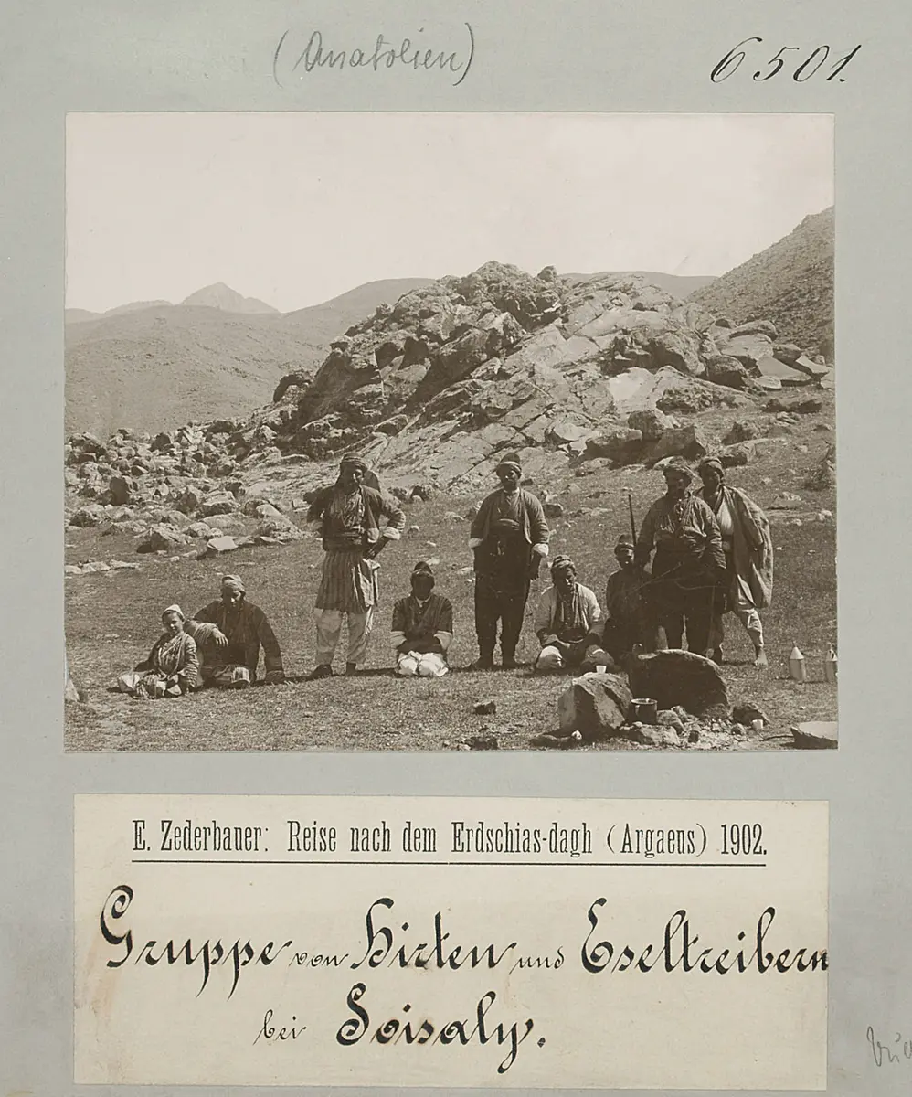 E. Zederbauer: Reise nach dem Erdschias-dagh (Argaeus) 1902. Gruppe von Hirten und Eseltreibern bei Soisaly