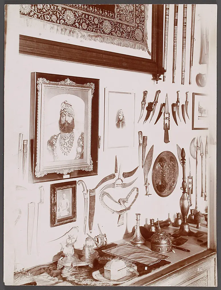 „Kasten Nr. 29. Saal V. Vorderindien“ im Privatmuseum Franz Ferdinands in der Beatrixgasse 25, dem damaligen Palais Modena, im dritten Wiener Gemeindebezirk