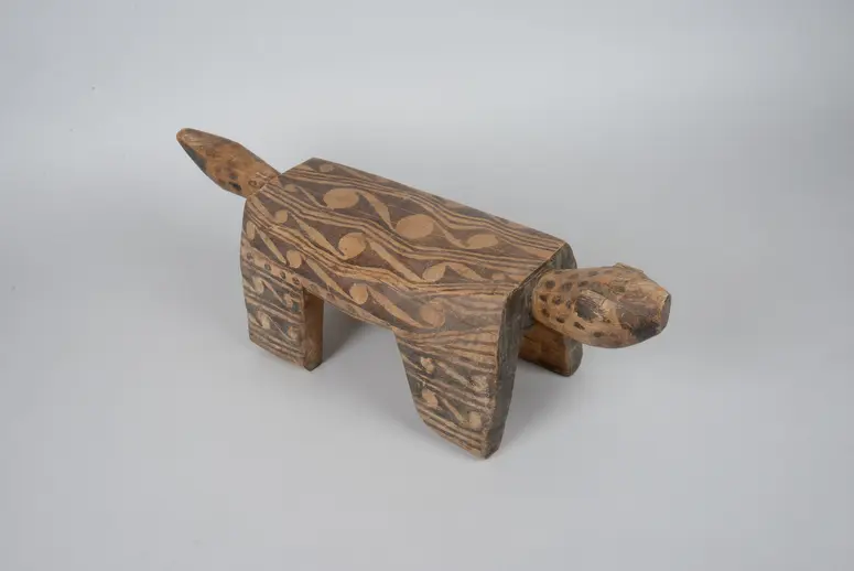 Schemel in Gestalt eines Jaguars