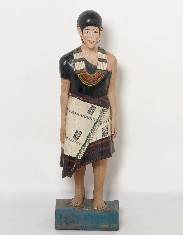 Figur Angami Frau