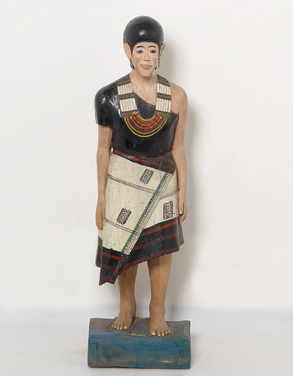 Figur Angami Frau