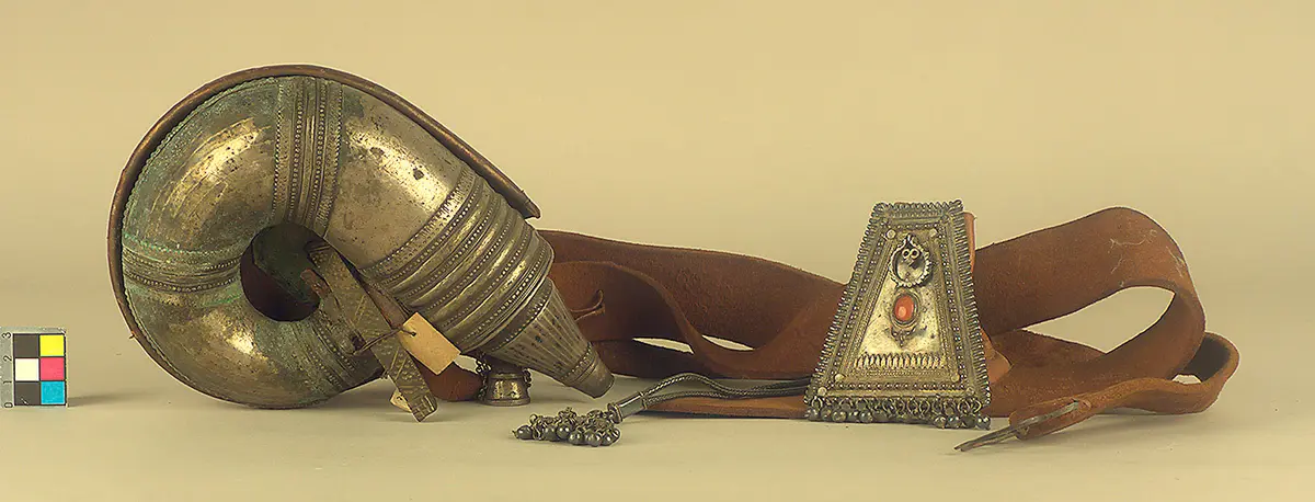 Gürtel mit Pulverhorn