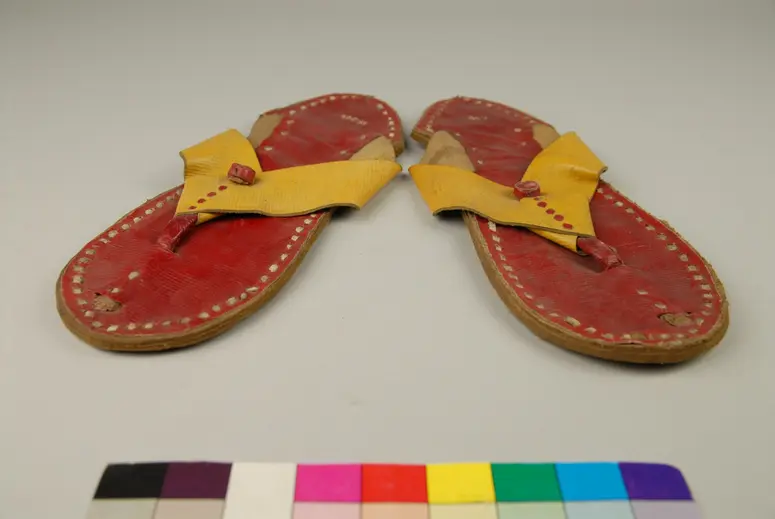 Paar Sandalen