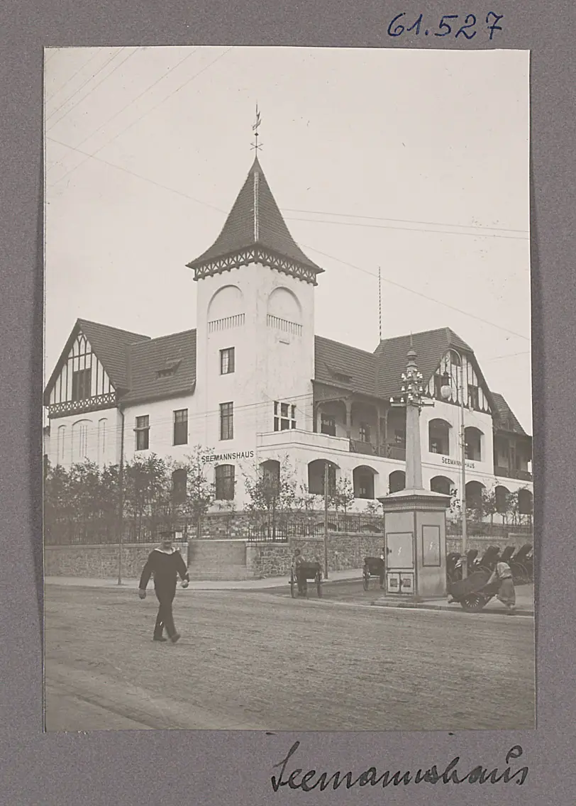 Qingdao 青島. Seemannshaus