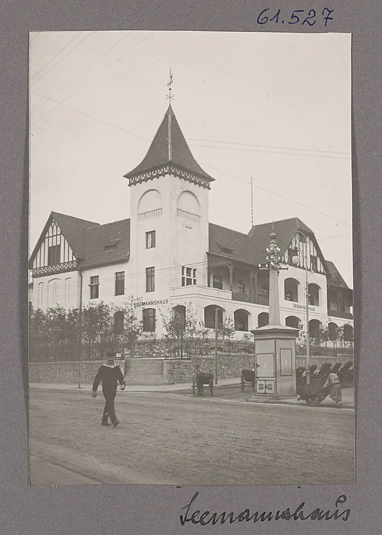 Qingdao 青島. Seemannshaus