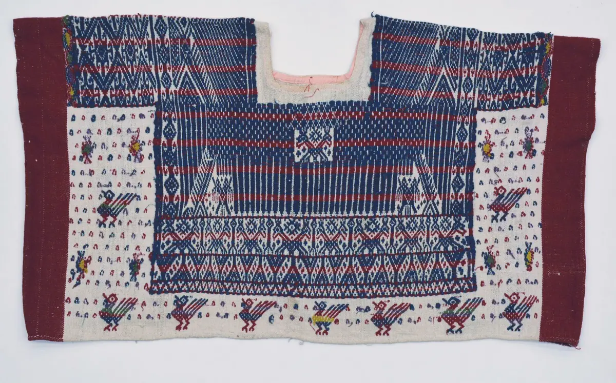 Alte Zeremonialhuipil (?) mit doppelköpfigen Vögeln (Habsburg?)
