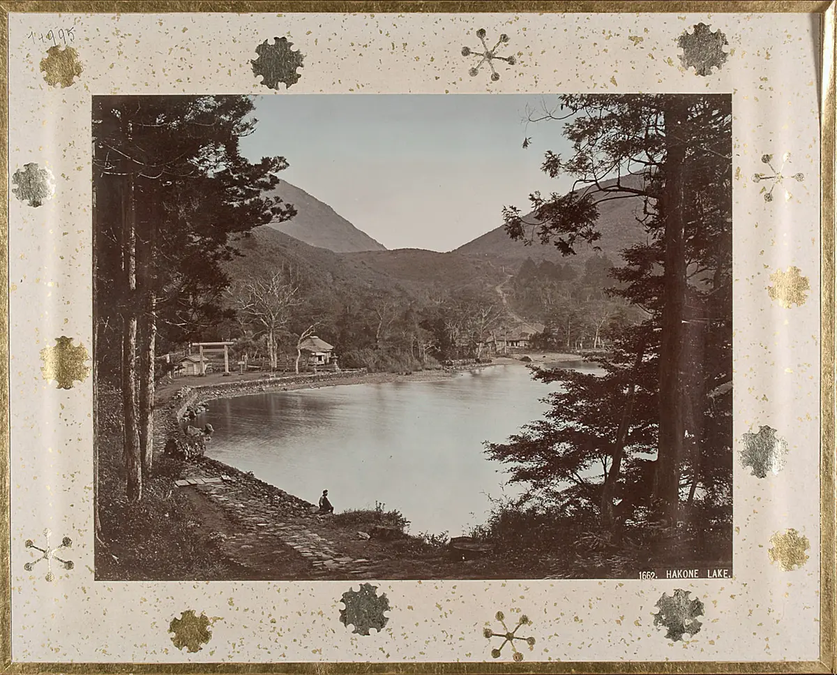 1662. Hakone Lake