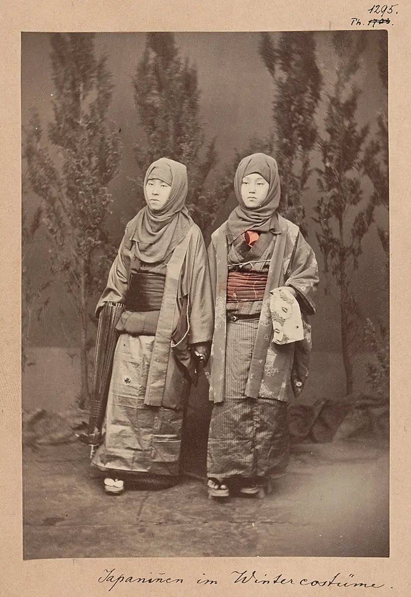 Japaninnen im Wintercostüme