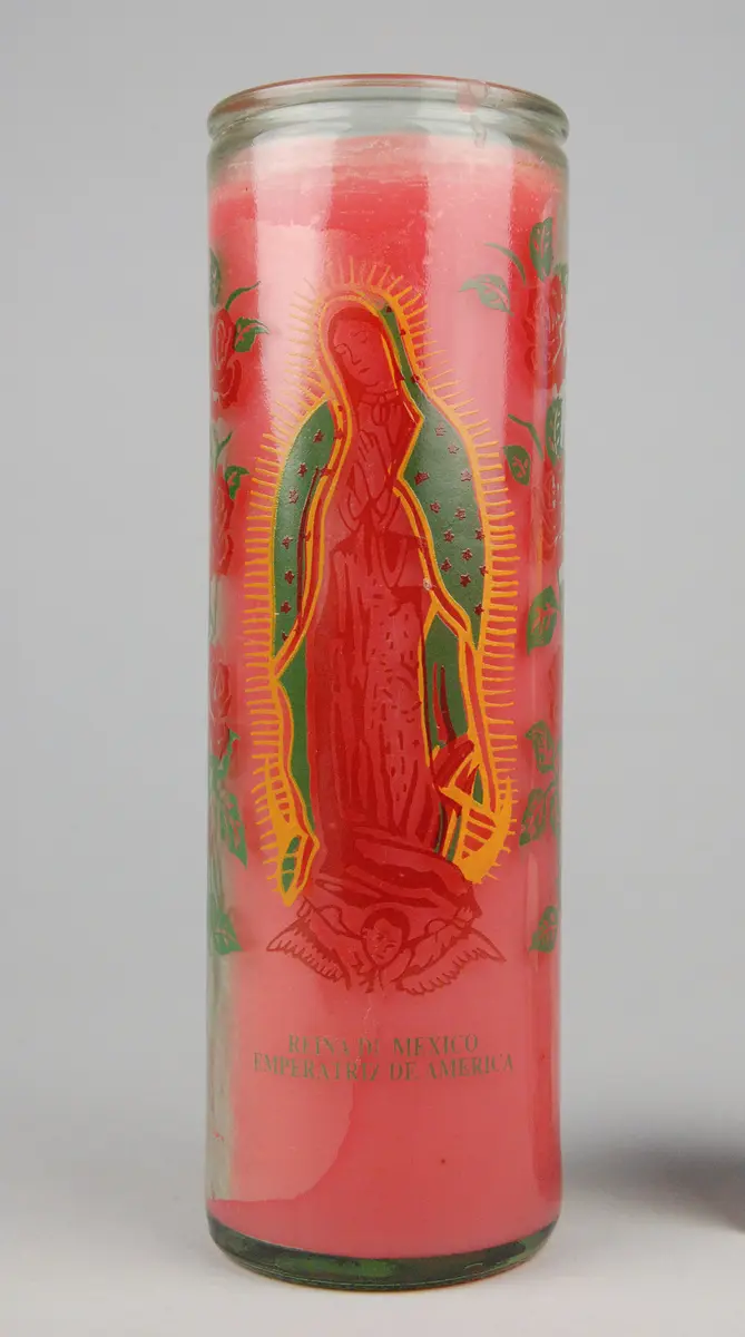 Mariakerze im Glas. „Königin von Mexiko, Kaiserin von Amerika“