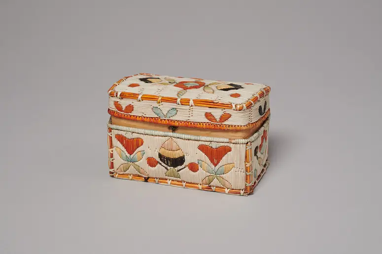 Quilled box