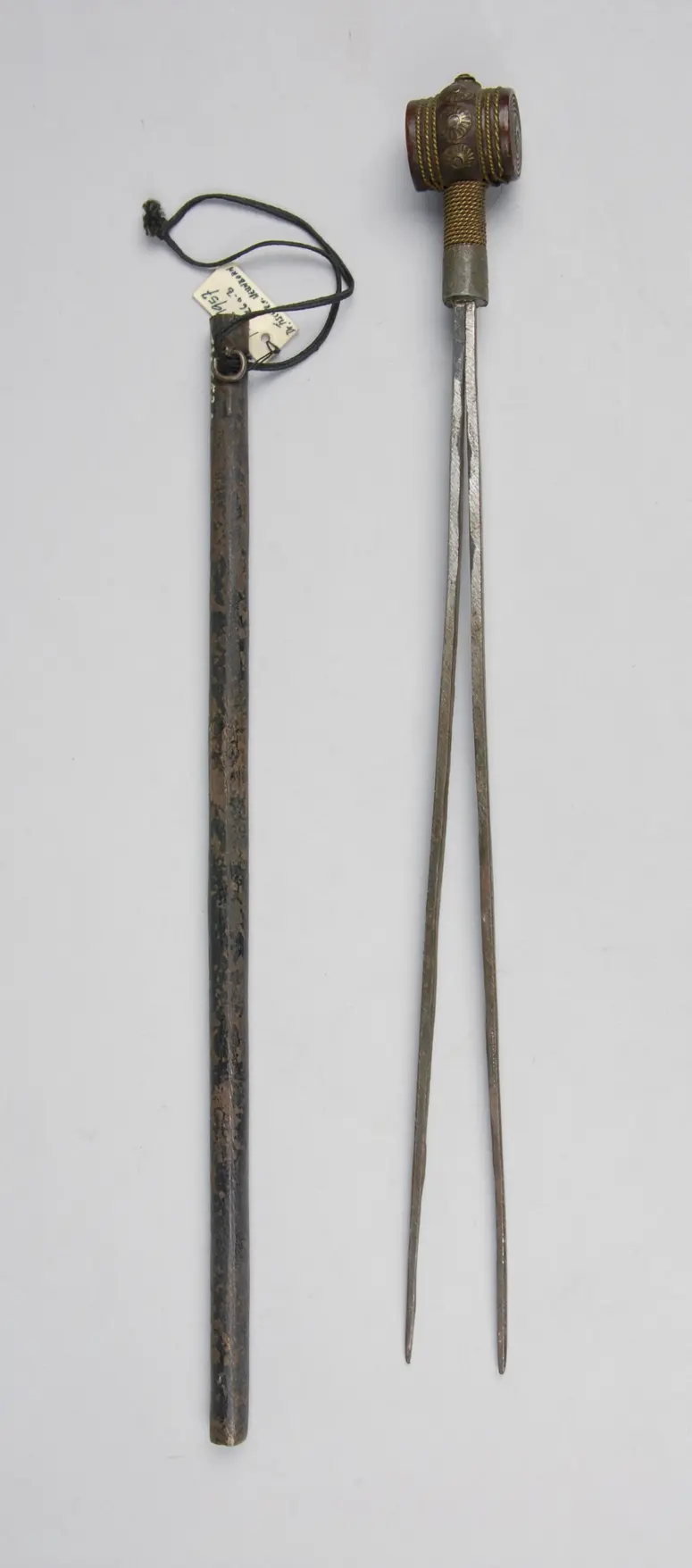 Feuerzange mit Scheide