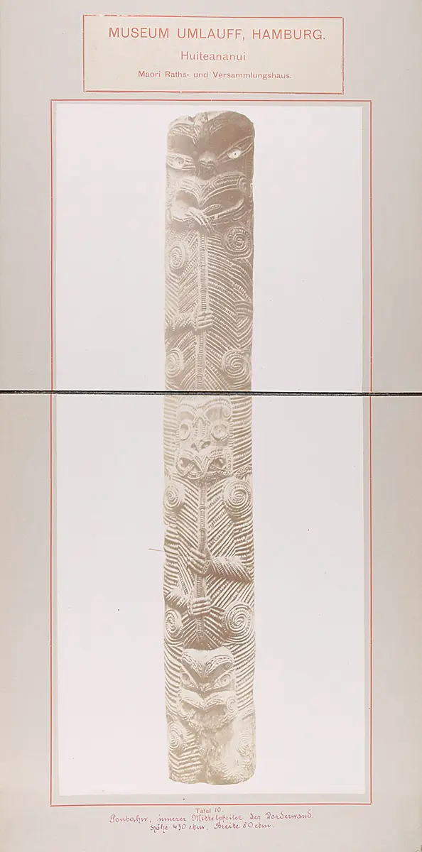 Museum Umlauff, Hamburg. Huiteananui, Maori Raths- und Versammlungshaus: Tafel 10. Poutahu, innere Mittelpfeiler der Vorderwand, Höhe 430 cm, Breite 80 cm