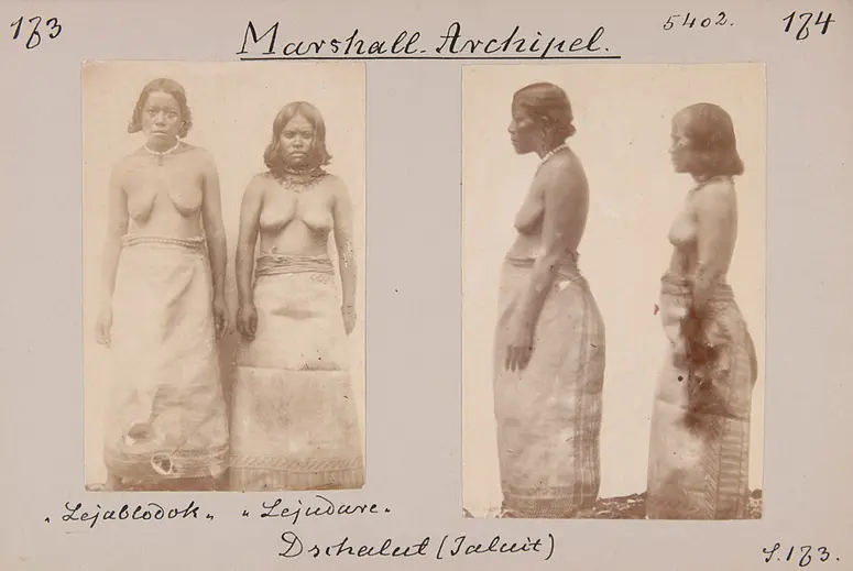 Zwei Frauen von den Marshall-Inseln