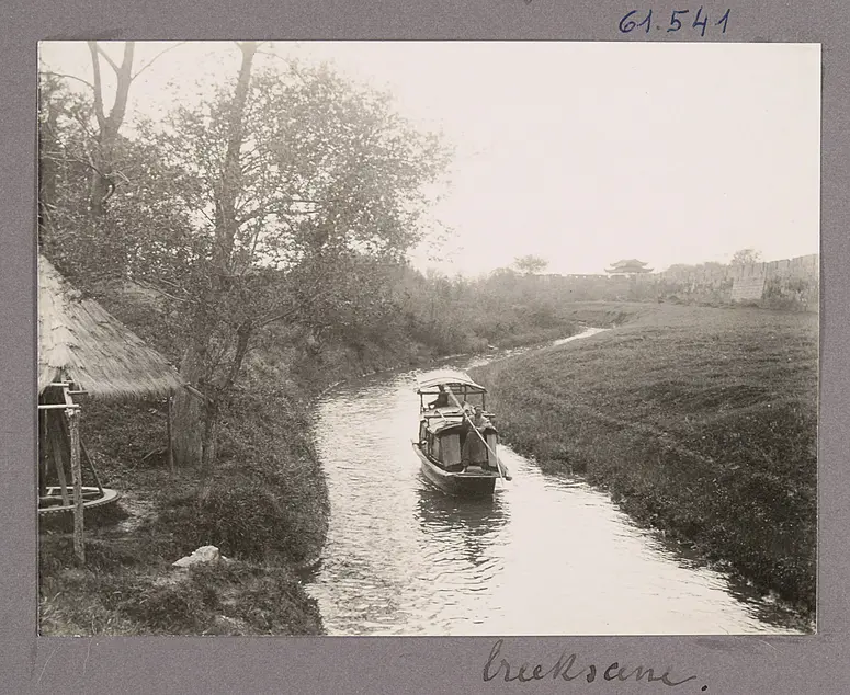 Zhenjianj 镇江, Jiangsu Provinz . Creekscene