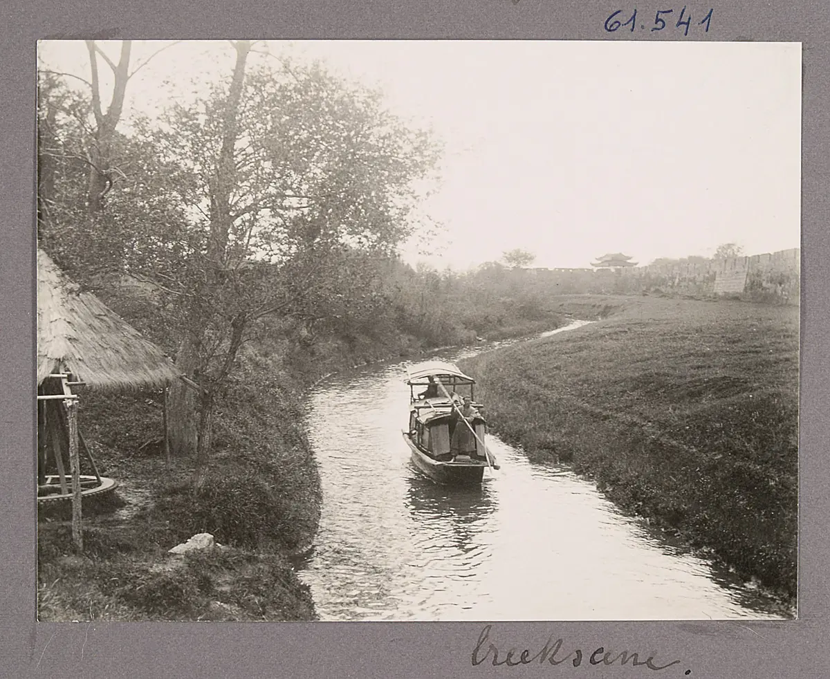 Zhenjianj 镇江, Jiangsu Provinz . Creekscene