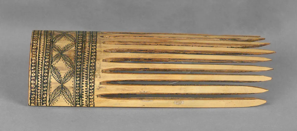 Decorative comb