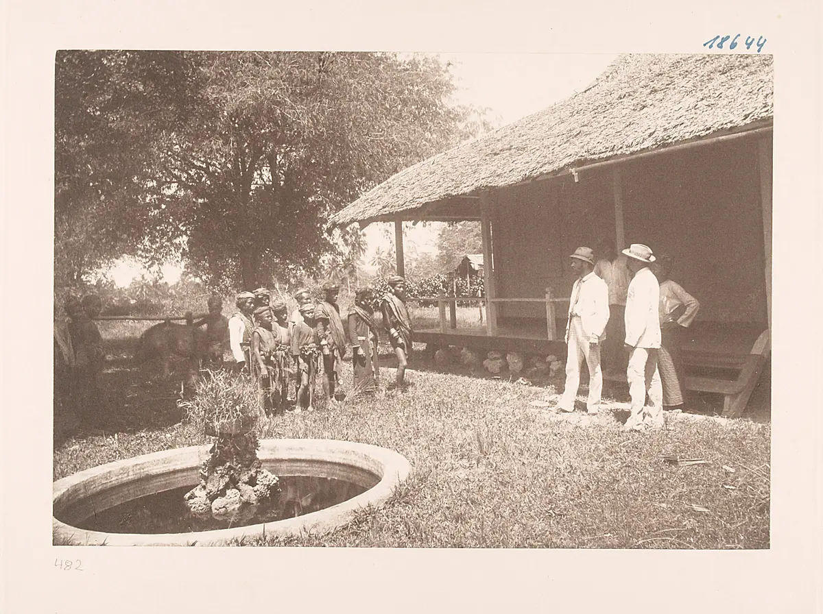 Deputation von Belugu Sibuana'a von Madula überbringt mir dessen Geschenke. Gunung Sitoli (Haus von Brenner-Felsach)