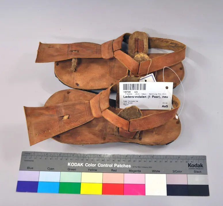 Paar Sandalen