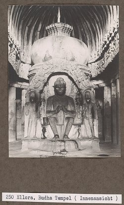 250 Ellora, Buddha Tempel (Innenansicht)