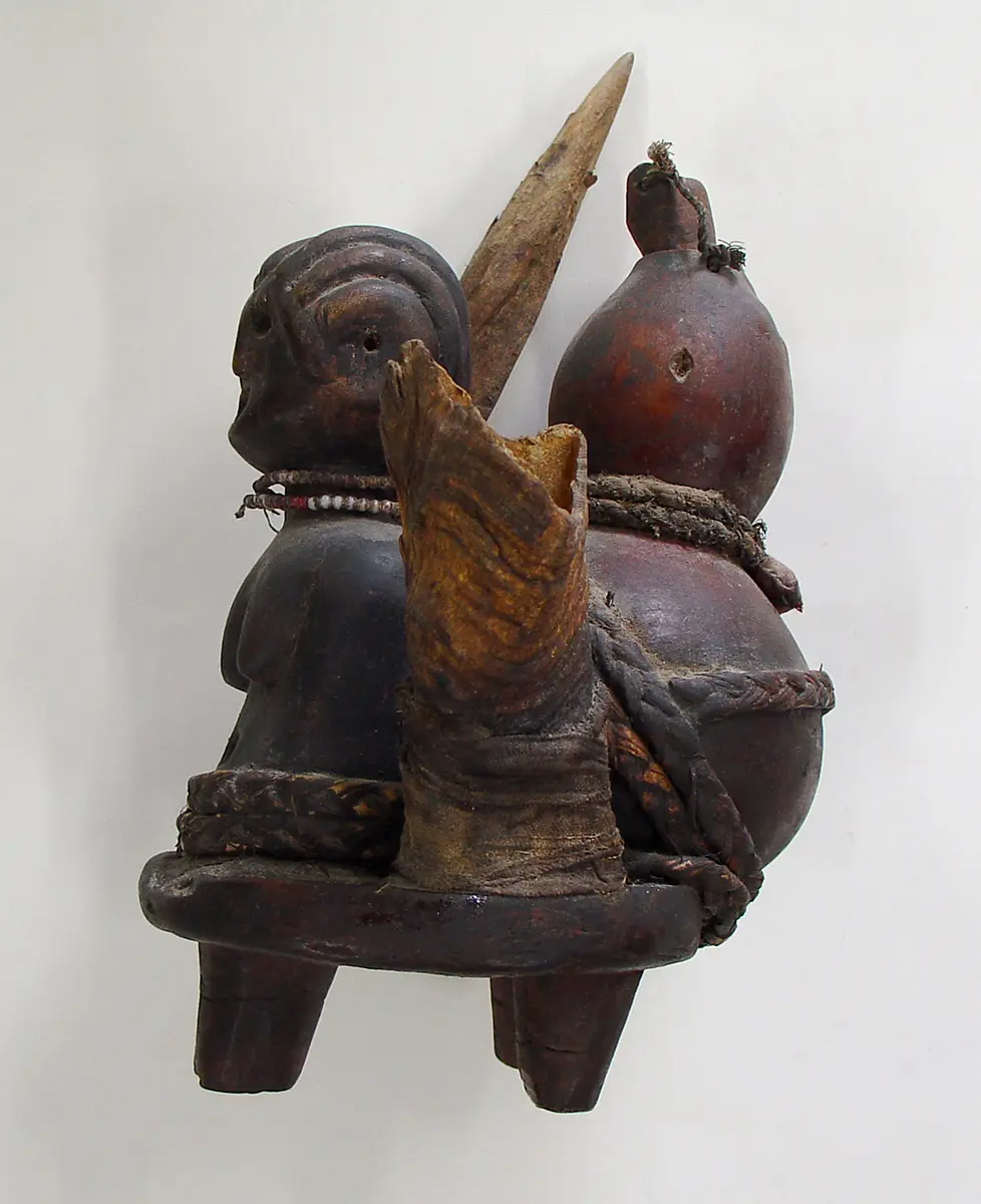 Ahnenfigur mit Kalebasse