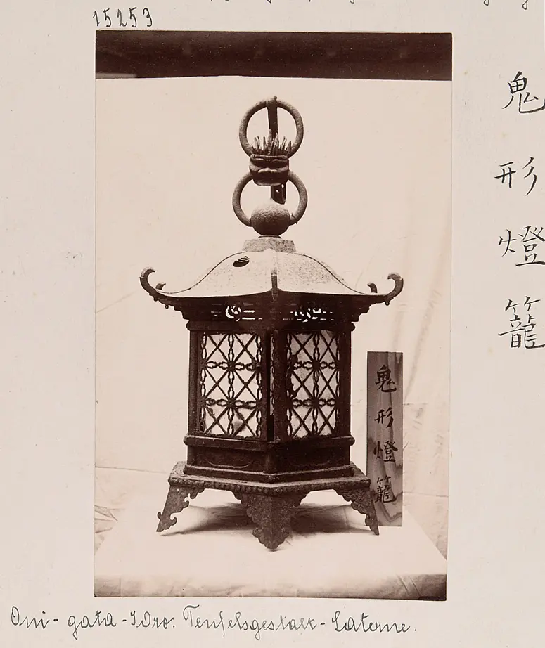 „Teufelsgestalt-Laterne“, Kasuga-taisha Schrein