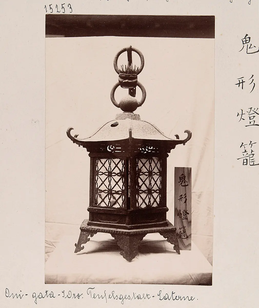 „Teufelsgestalt-Laterne“, Kasuga-taisha Schrein