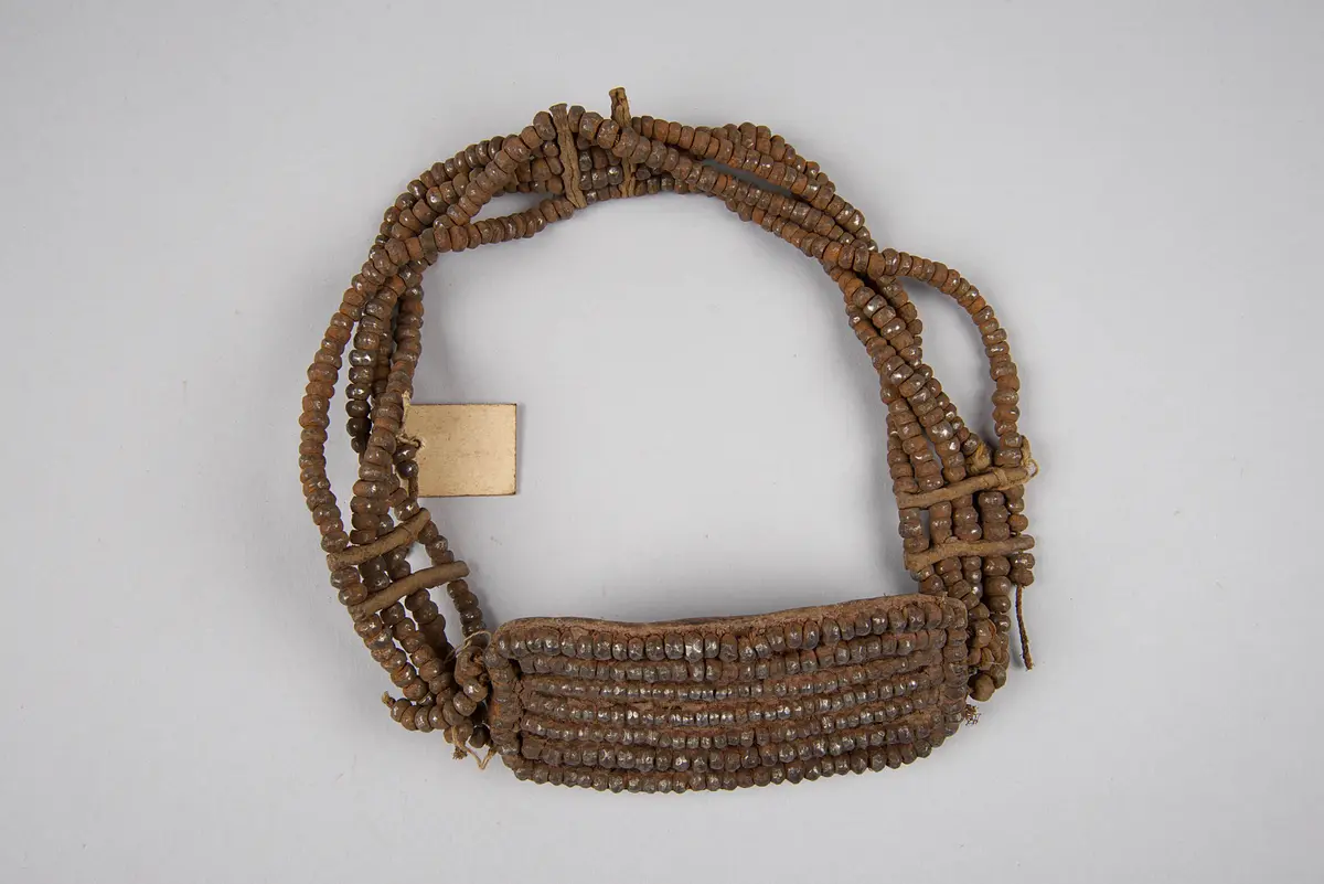 Stirnschmuck