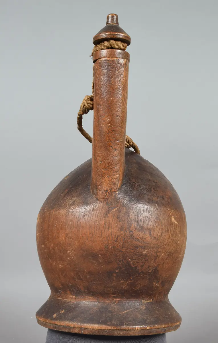 Wooden ewer for beverages