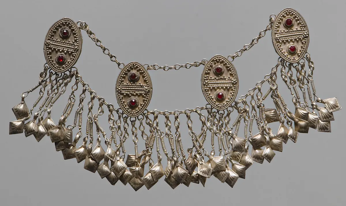 Brustschmuck