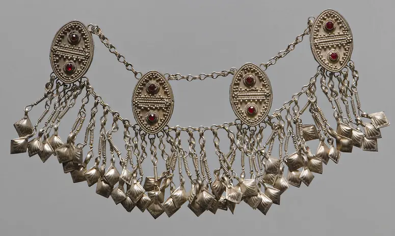 Brustschmuck