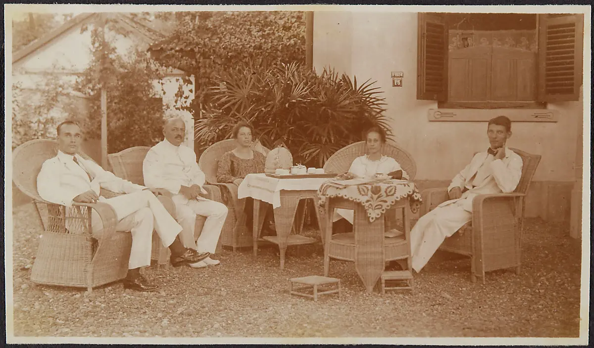 Johann Schuld with guests in front of his house