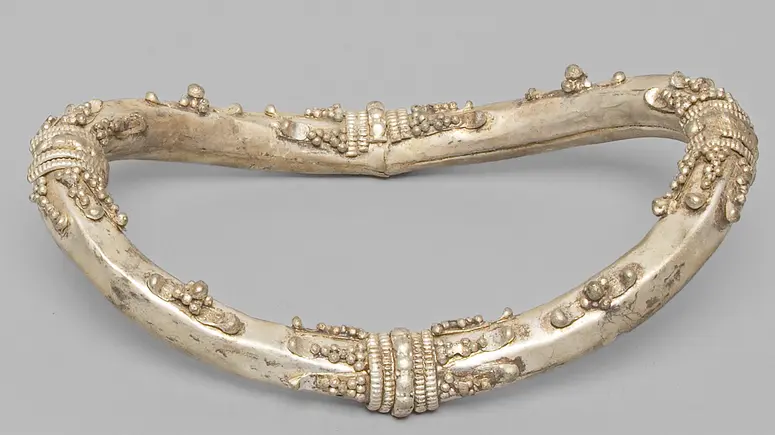 Beinschmuck