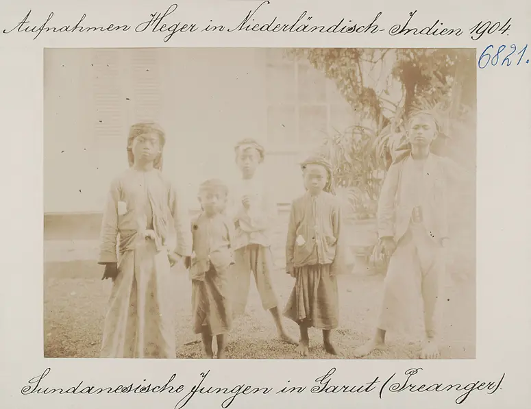 Sundanesische Jungen in Garut (Preanger)