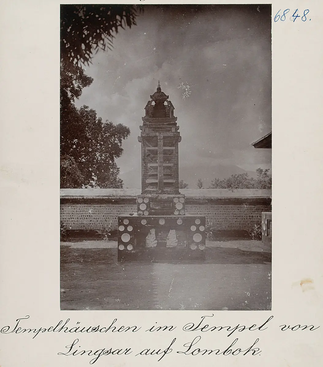 Tempelhäuschen im Tempel von Lingsar auf Lombok