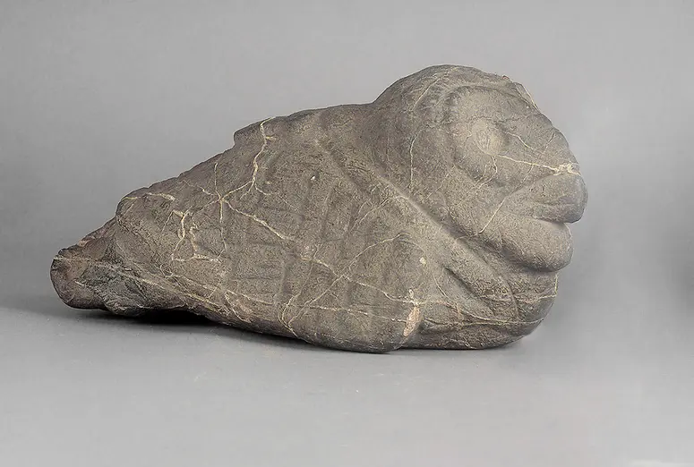 Eule mit Schmuck des Gottes Tezcatlipoca am Rücken