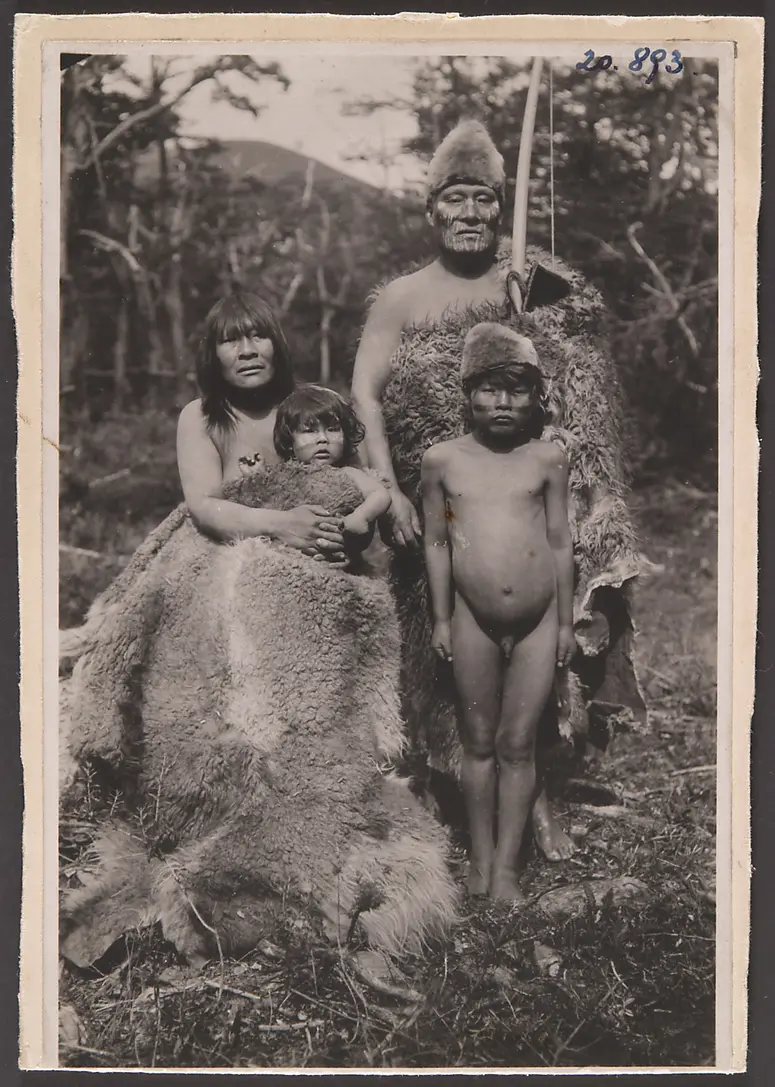 Monogame Selk´nam Familie