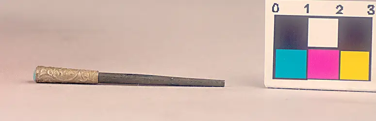 Stift (milchûb) zum Auftragen der Augenschminke