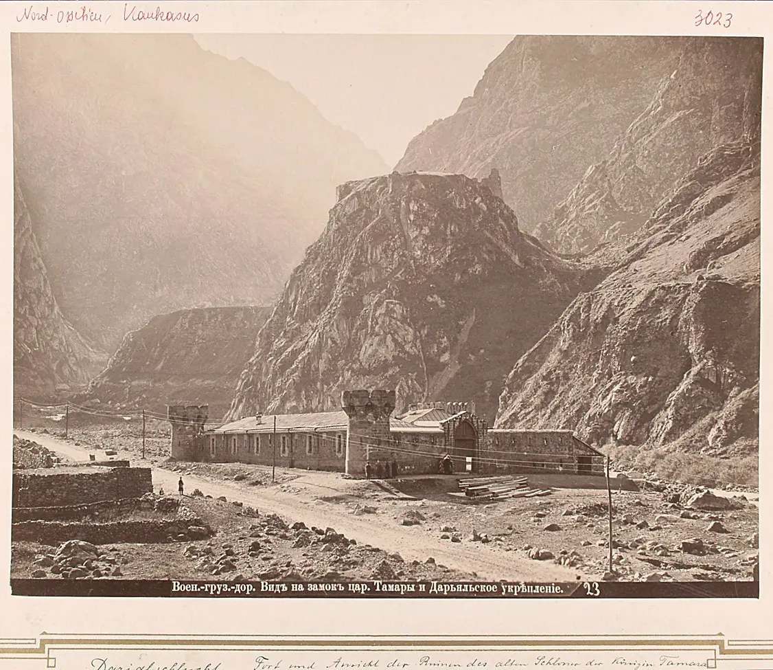 Ansicht des Schlosses der Königin Tamara und des Forts Darjal