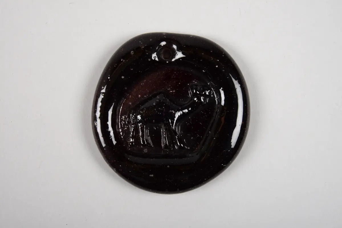 Hebronglas Anhänger mit Kameldarstellung