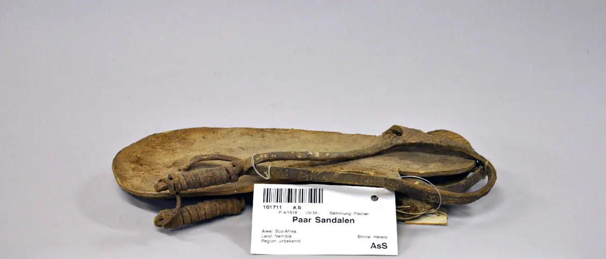 Paar Sandalen
