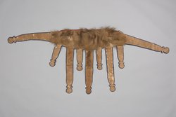 Umhang mit Löwenfell