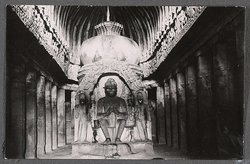 250 Ellora, Buddha Tempel (Innenansicht)