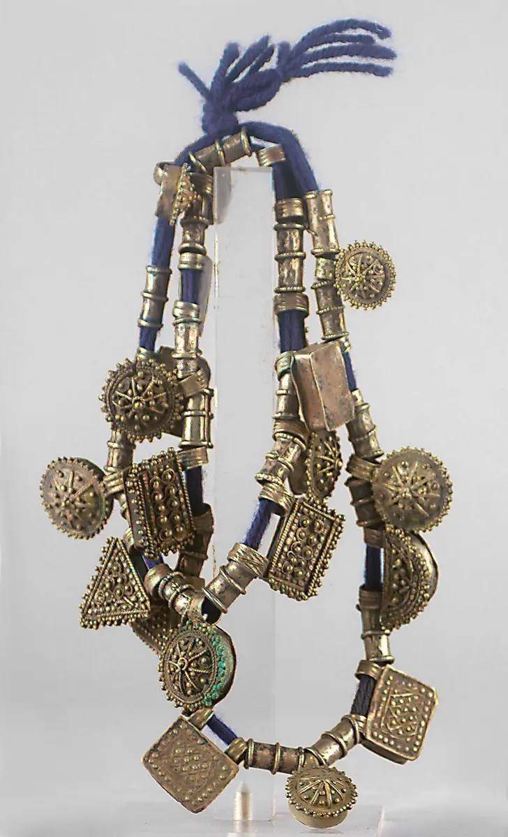 Halskette mit Silberanhängern