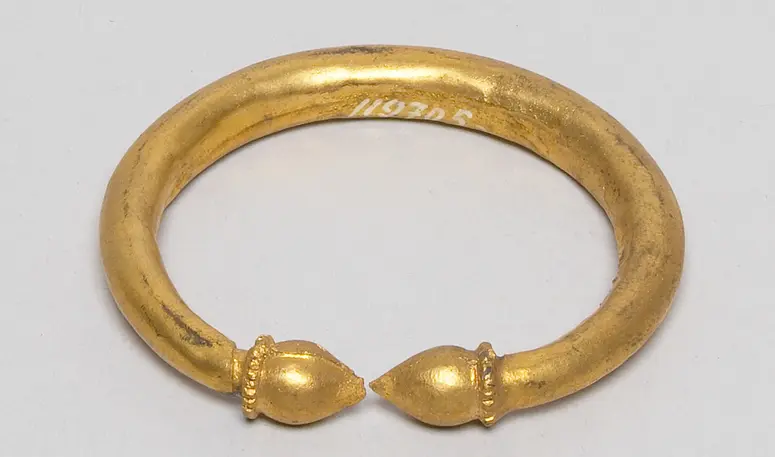 Armschmuck