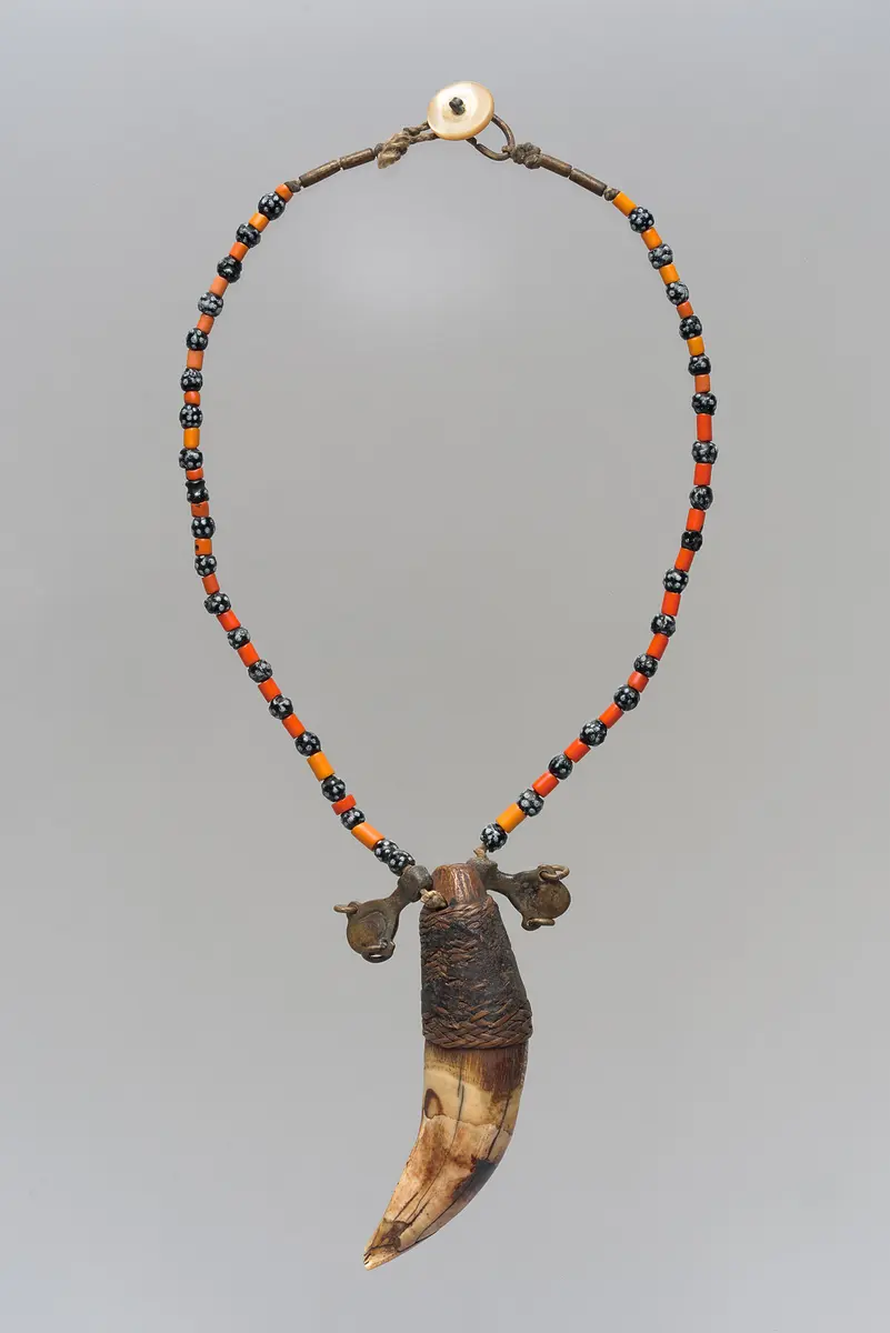 Brustschmuck